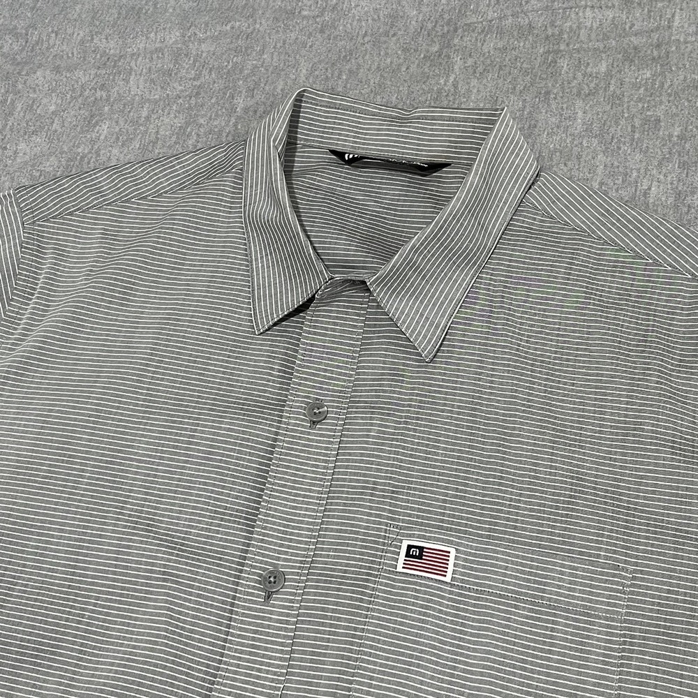 Travis Mathew Shirt Mens Medium Gray Button Down Short Sleeve American Flag Logo